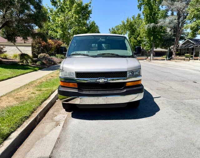 Used 2008 Chevrolet Express 3500 Passenger w/ LT Preferred Equipment Group RWD image 8