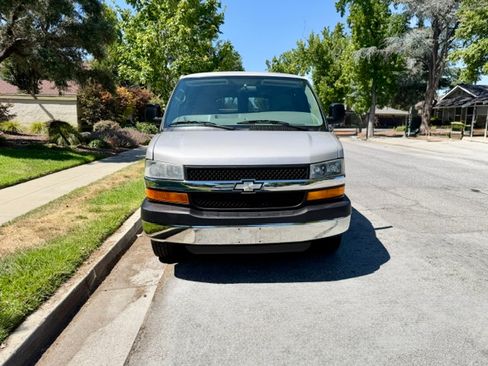 Used 2008 Chevrolet Express 3500 Passenger w/ LT Preferred Equipment Group RWD image 8