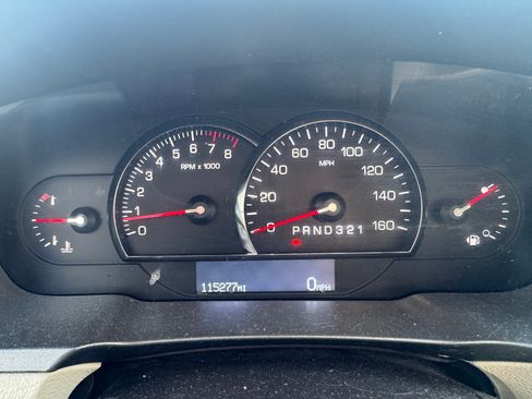 Used 2009 Cadillac DTS image 2