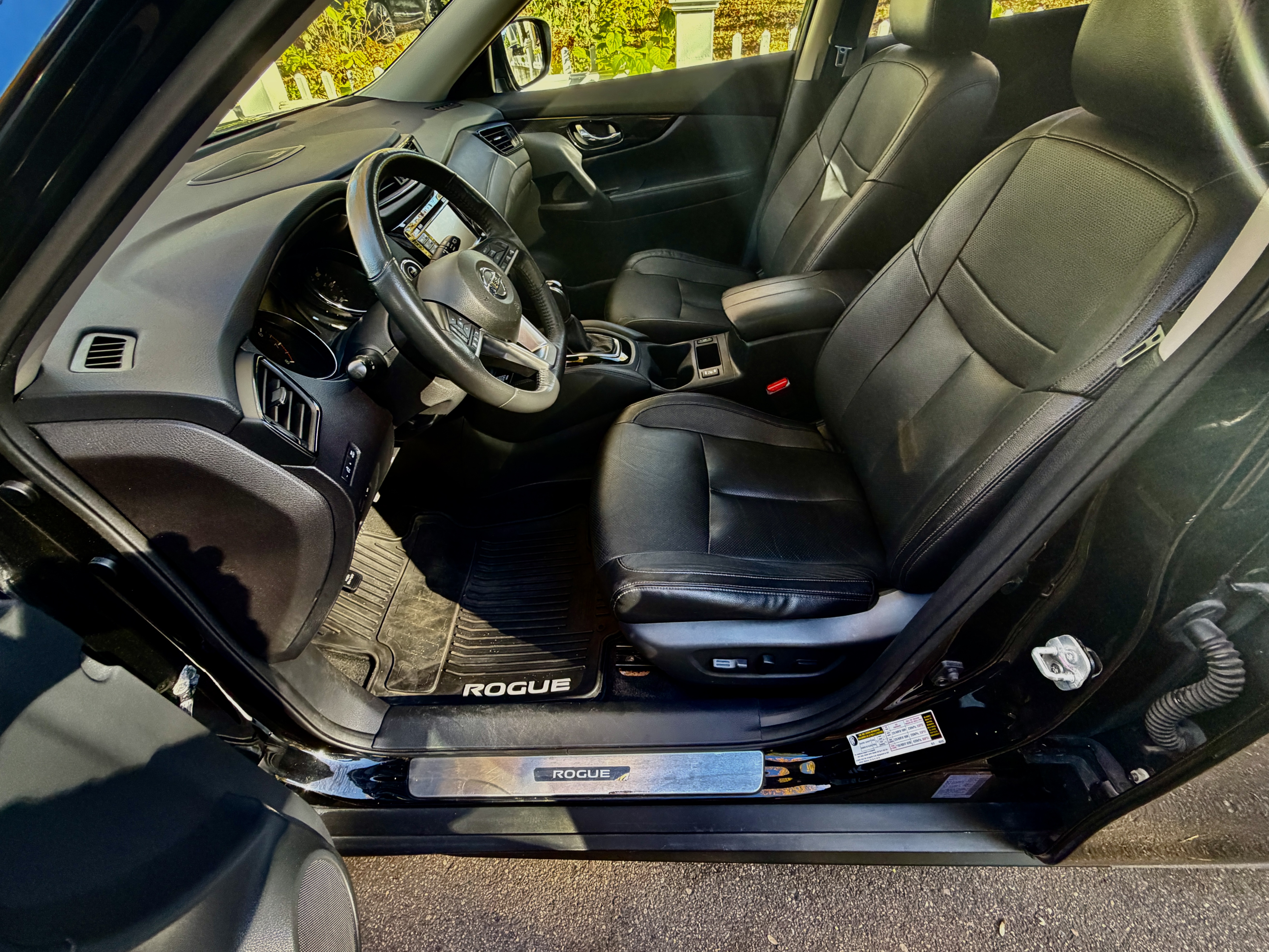 Used 2017 Nissan Rogue SL w/ SL Premium Package AWD/4WD image 18