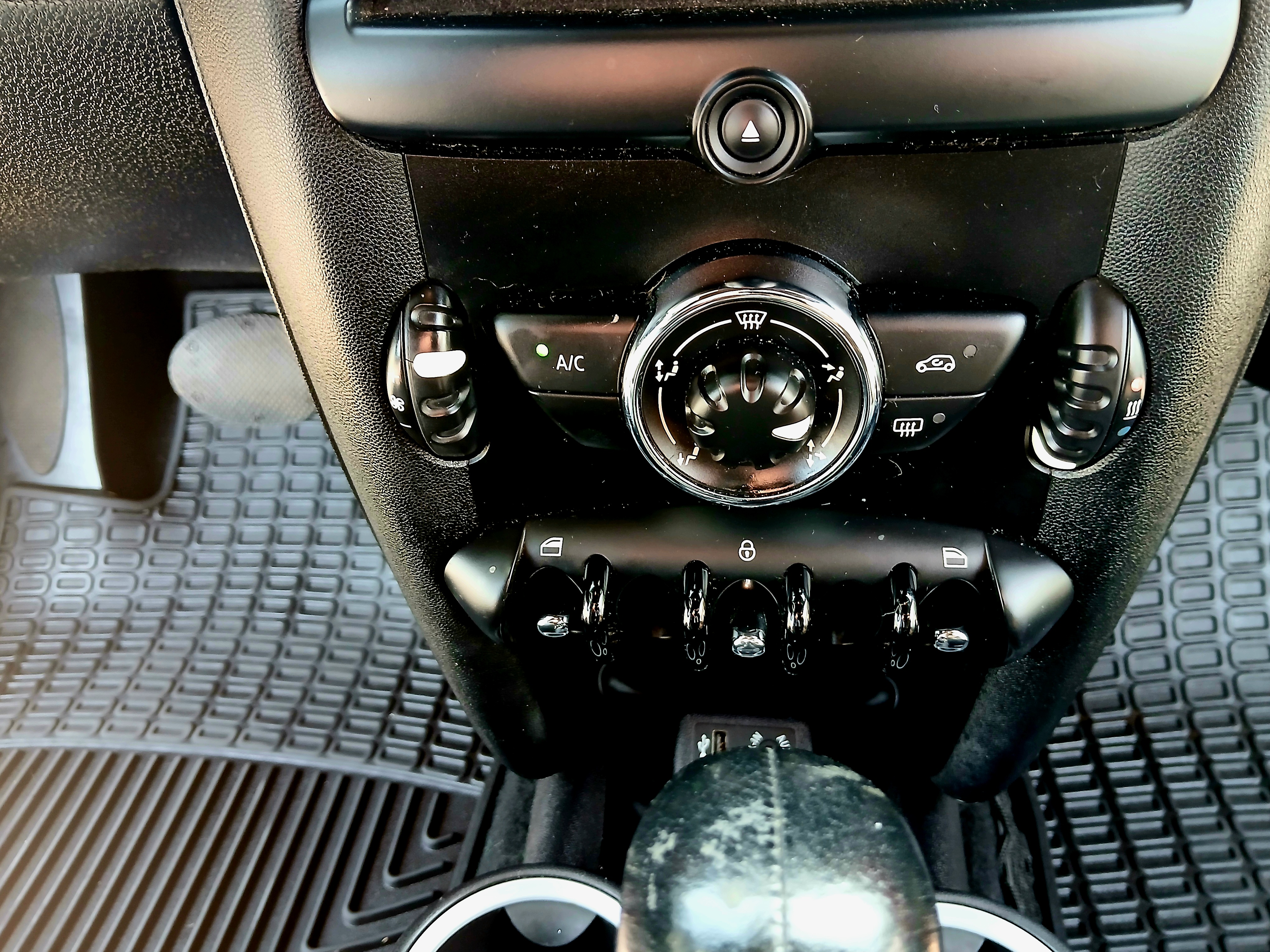 Used 2013 MINI Cooper Roadster FWD image 20