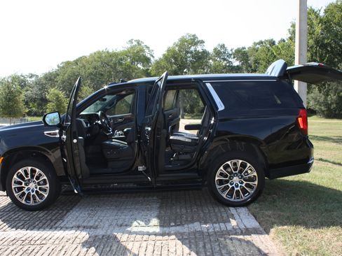 Used 2025 GMC Yukon Denali w/ Denali Reserve Package AWD/4WD image 10