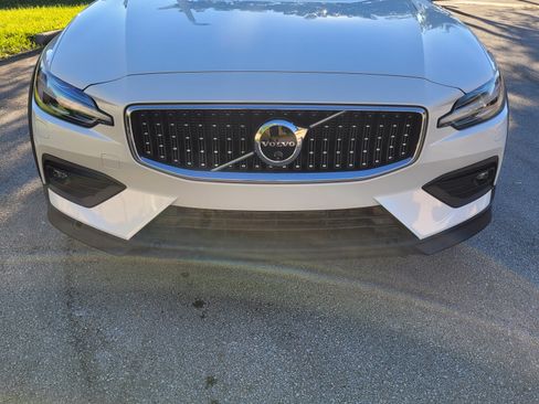 Used 2025 Volvo V60 B5 Cross Country Plus image 6