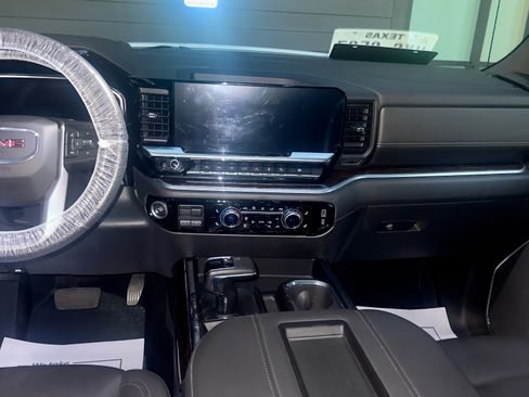 Used 2022 GMC Sierra 1500 Elevation w/ Elevation Premium Package AWD/4WD image 8