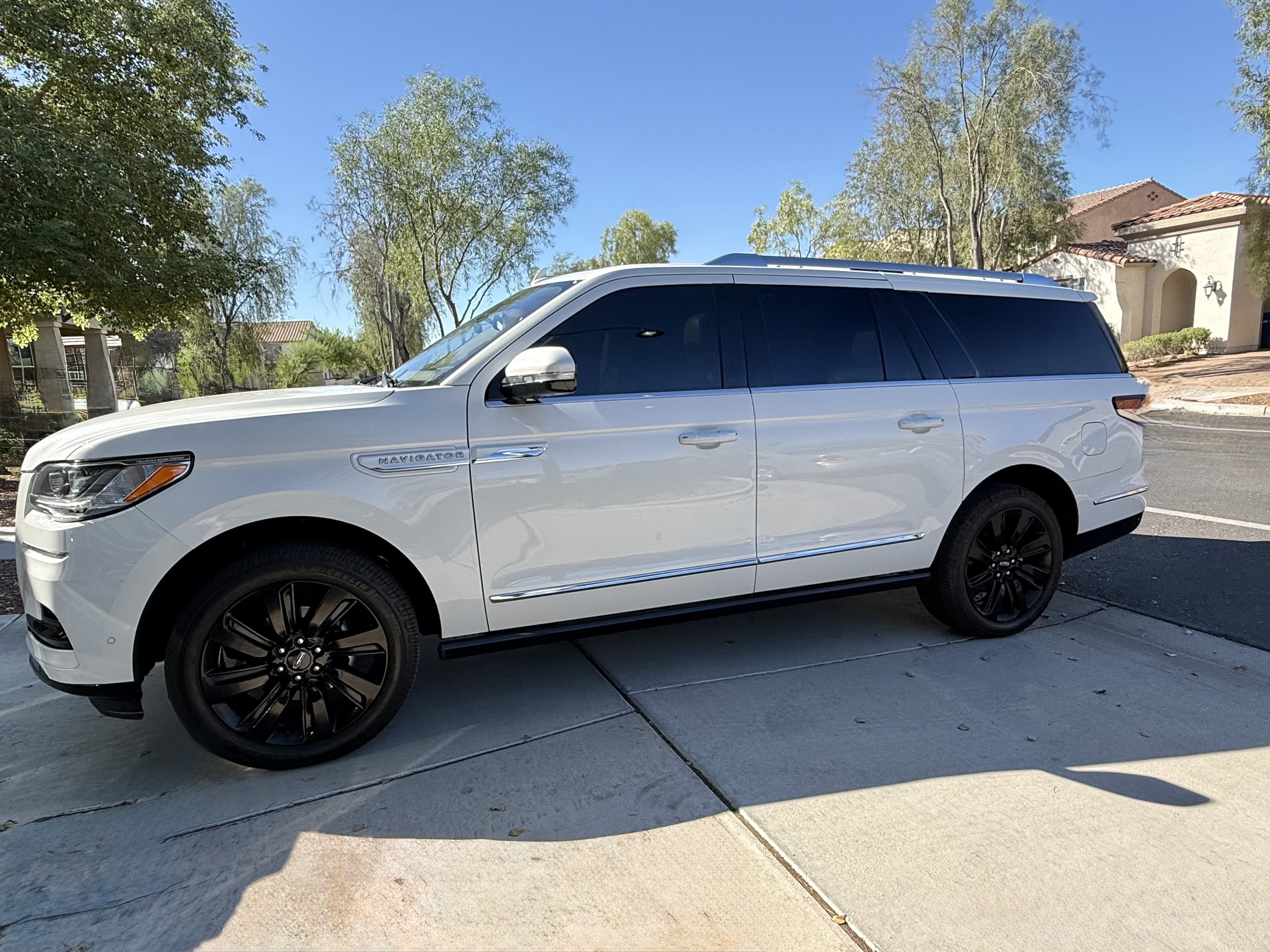 Used 2024 Lincoln Navigator L Reserve AWD/4WD image 1
