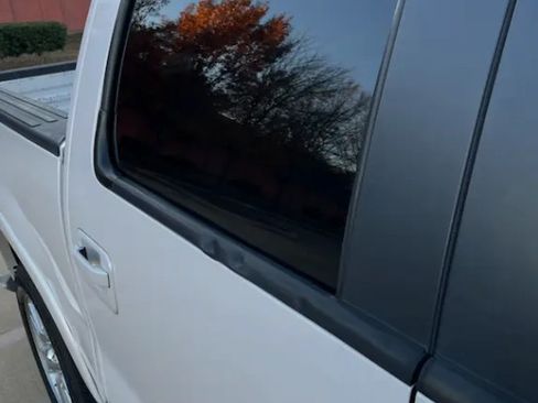 Used 2010 Ford F150 Lariat image 9