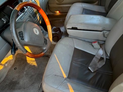 Used 2004 Lincoln Town Car Ultimate image 6