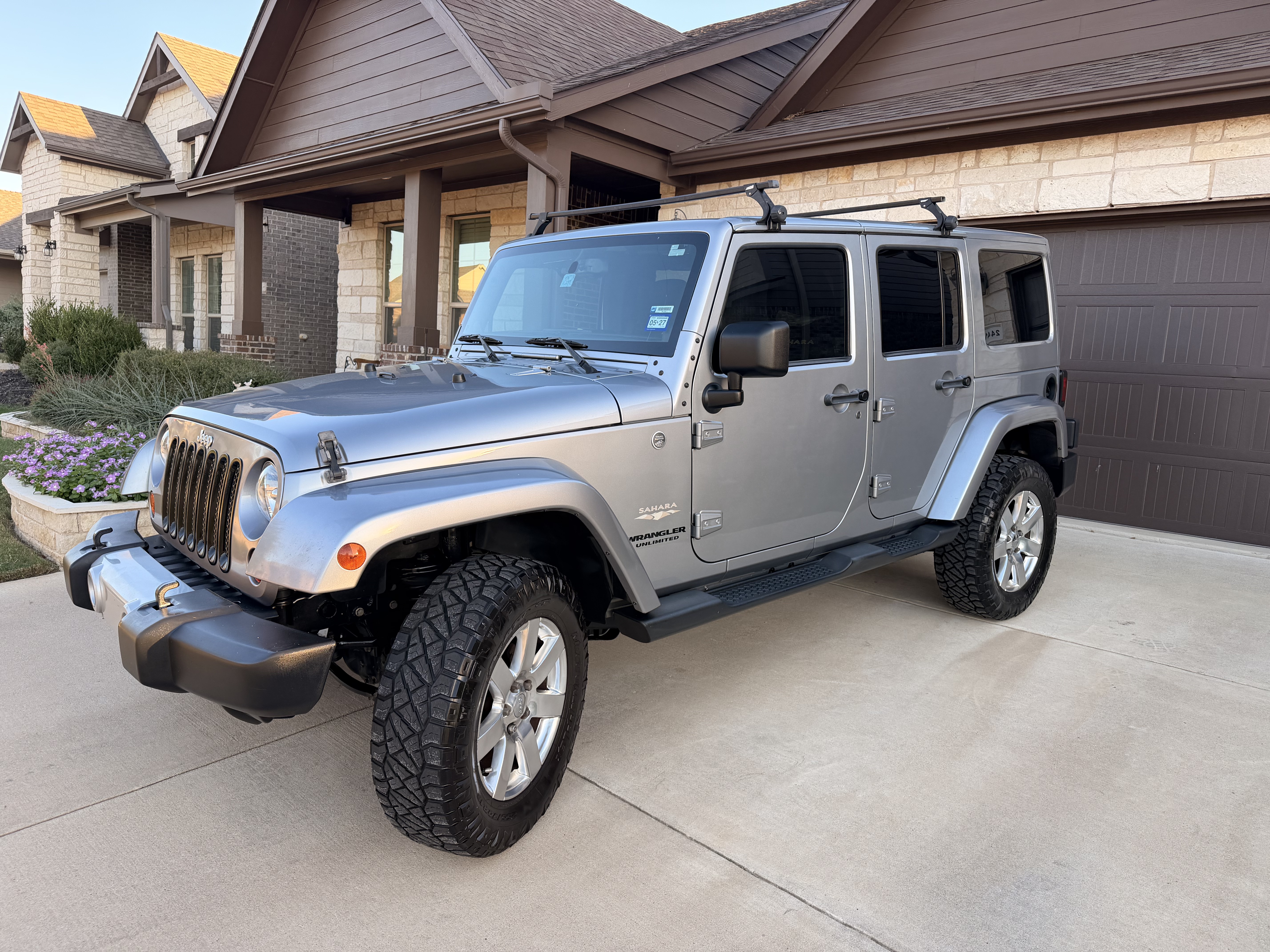 Used 2013 Jeep Wrangler Unlimited Sahara w/ Connectivity Group AWD/4WD image 2