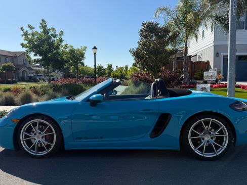 Used 2017 Porsche 718 Boxster S RWD image 17