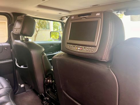 Used 2005 HUMMER H2 SUT Sport Utility Pickup 4D w/ Preferred Equipment Group image 11