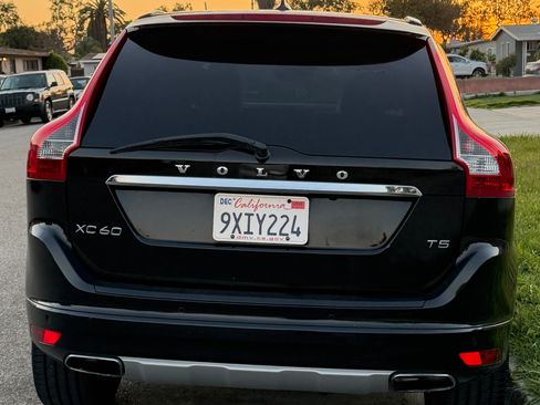 Used 2016 Volvo XC60 T5 Premier w/ Proximity Package image 17
