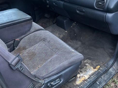 Used 2001 Dodge Ram 2500 Truck 2WD Quad Cab image 7