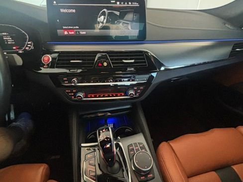 Used 2023 BMW M5 image 13