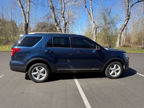 Used 2017 Ford Explorer XLT w/ Class II Trailer Tow Package image 4