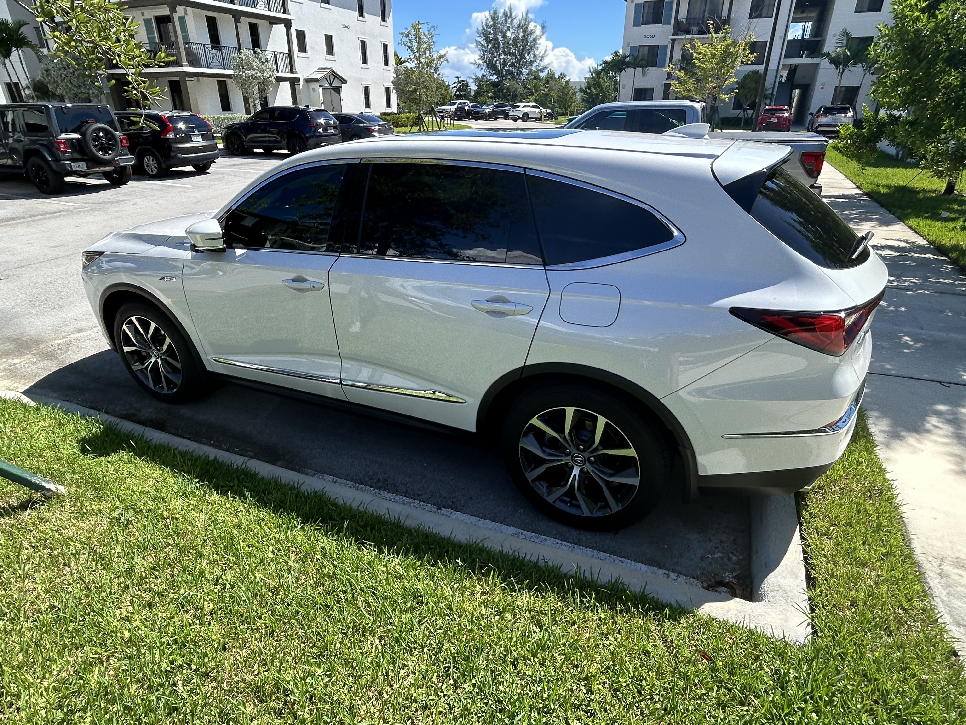 Used 2024 Acura MDX w/ Technology Package FWD image 1