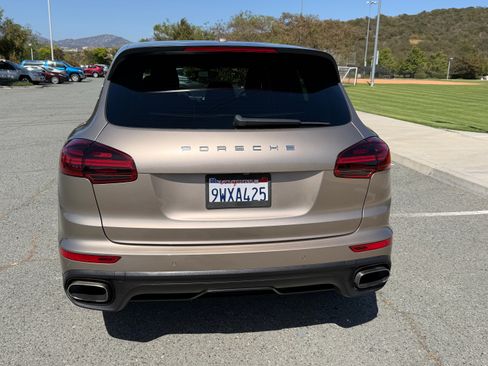 Used 2018 Porsche Cayenne AWD/4WD image 2