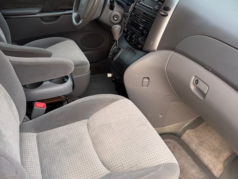 Used 2007 Toyota Sienna LE image 6