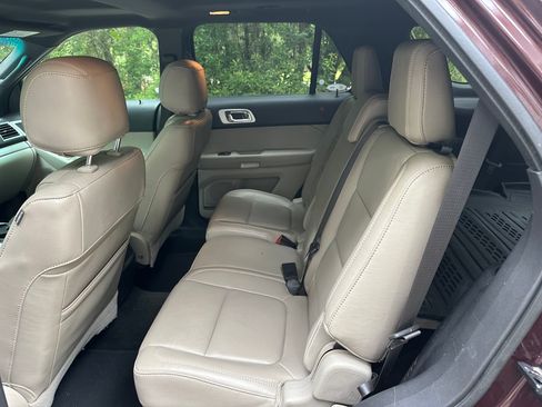 Used 2011 Ford Explorer XLT w/ 202A Rapid Spec Order Code FWD image 8