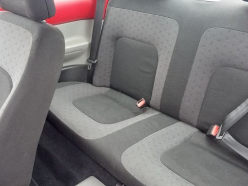 Used 1998 Volkswagen Beetle Coupe image 8