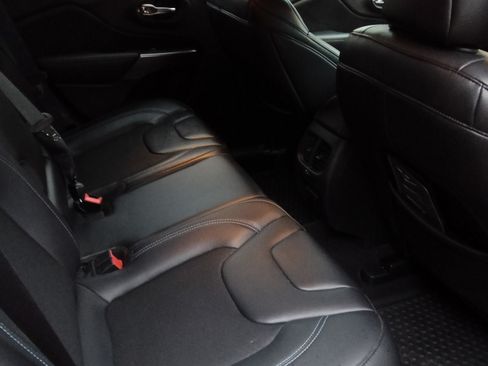 Used 2019 Jeep Cherokee Latitude Plus w/ Cold Weather Group image 27