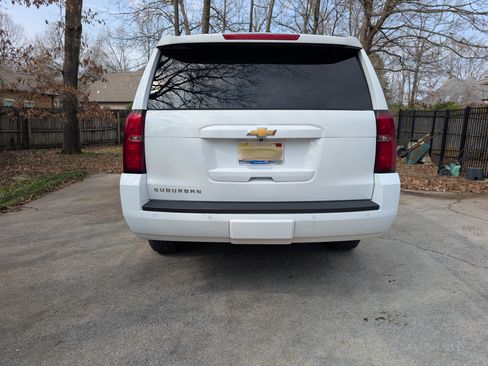 Used 2018 Chevrolet Suburban LT image 6
