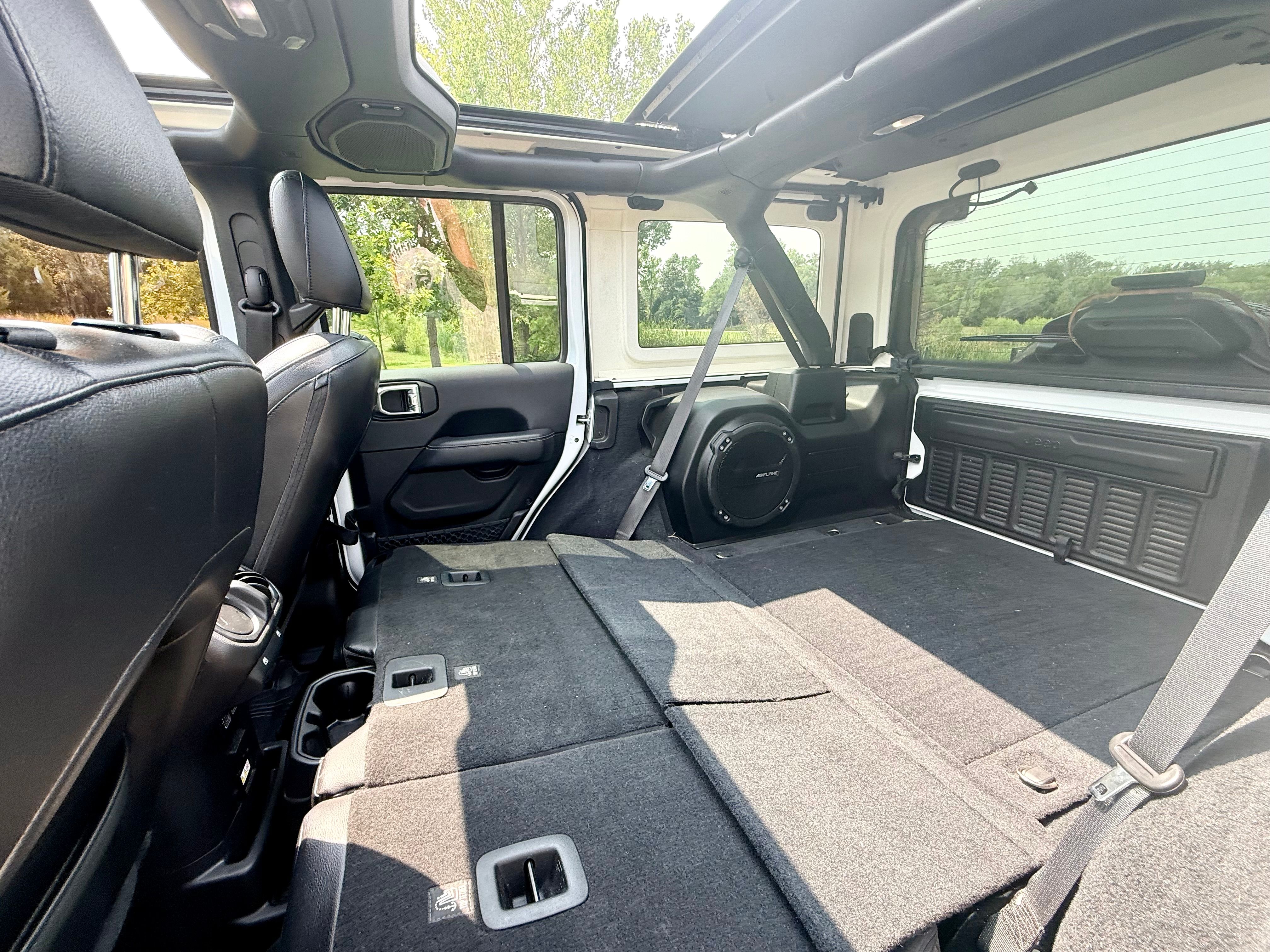 Used 2018 Jeep Wrangler Unlimited Sahara AWD/4WD image 6