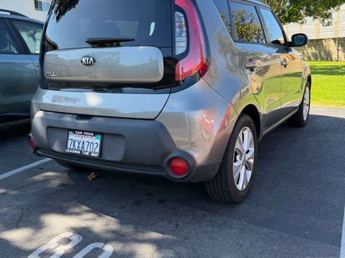 Used 2015 Kia Soul + FWD image 4