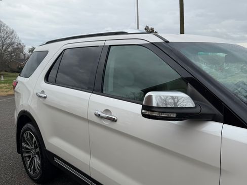 Used 2016 Ford Explorer Platinum image 8