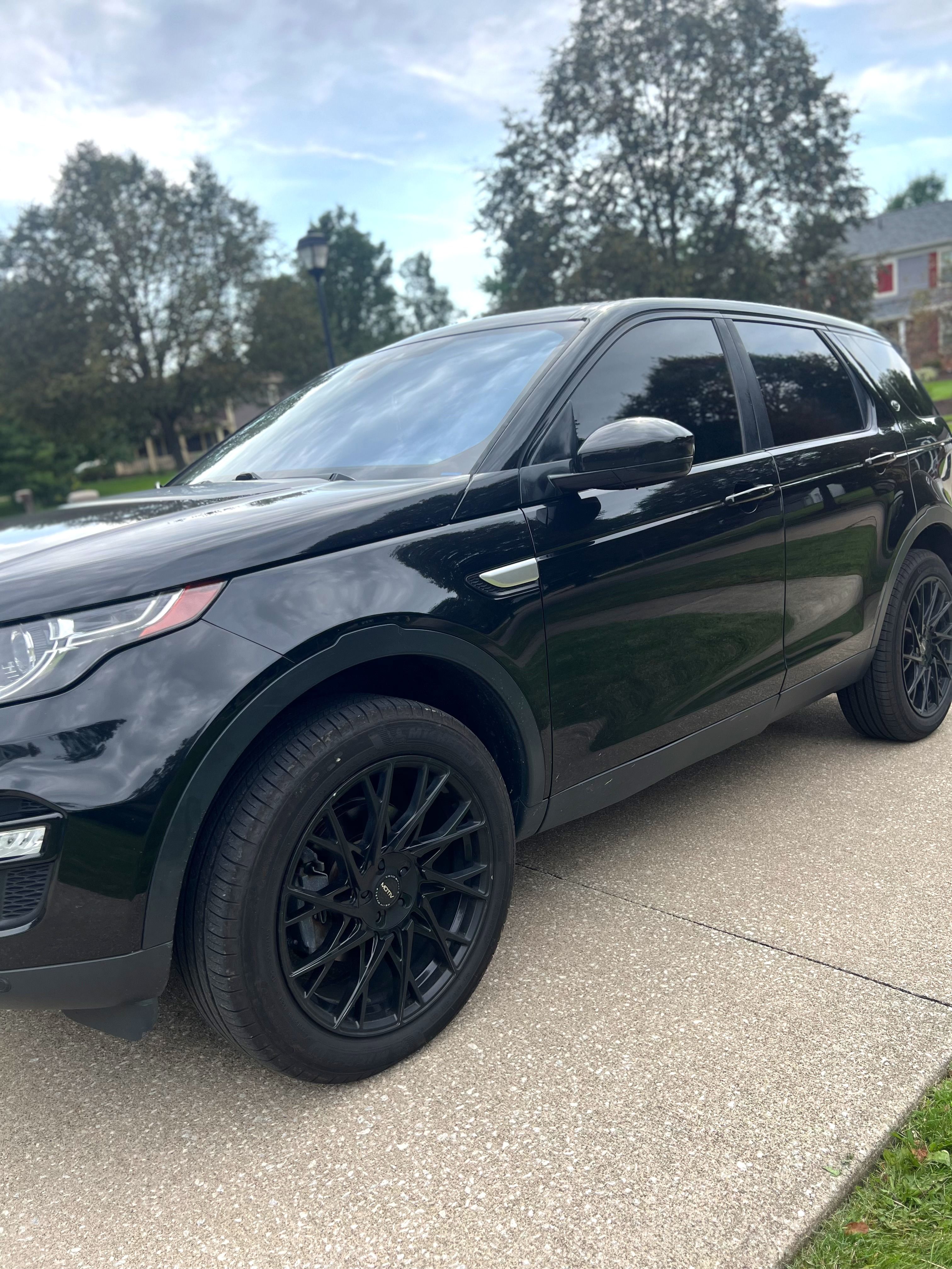 Used 2017 Land Rover Discovery Sport HSE AWD/4WD image 1