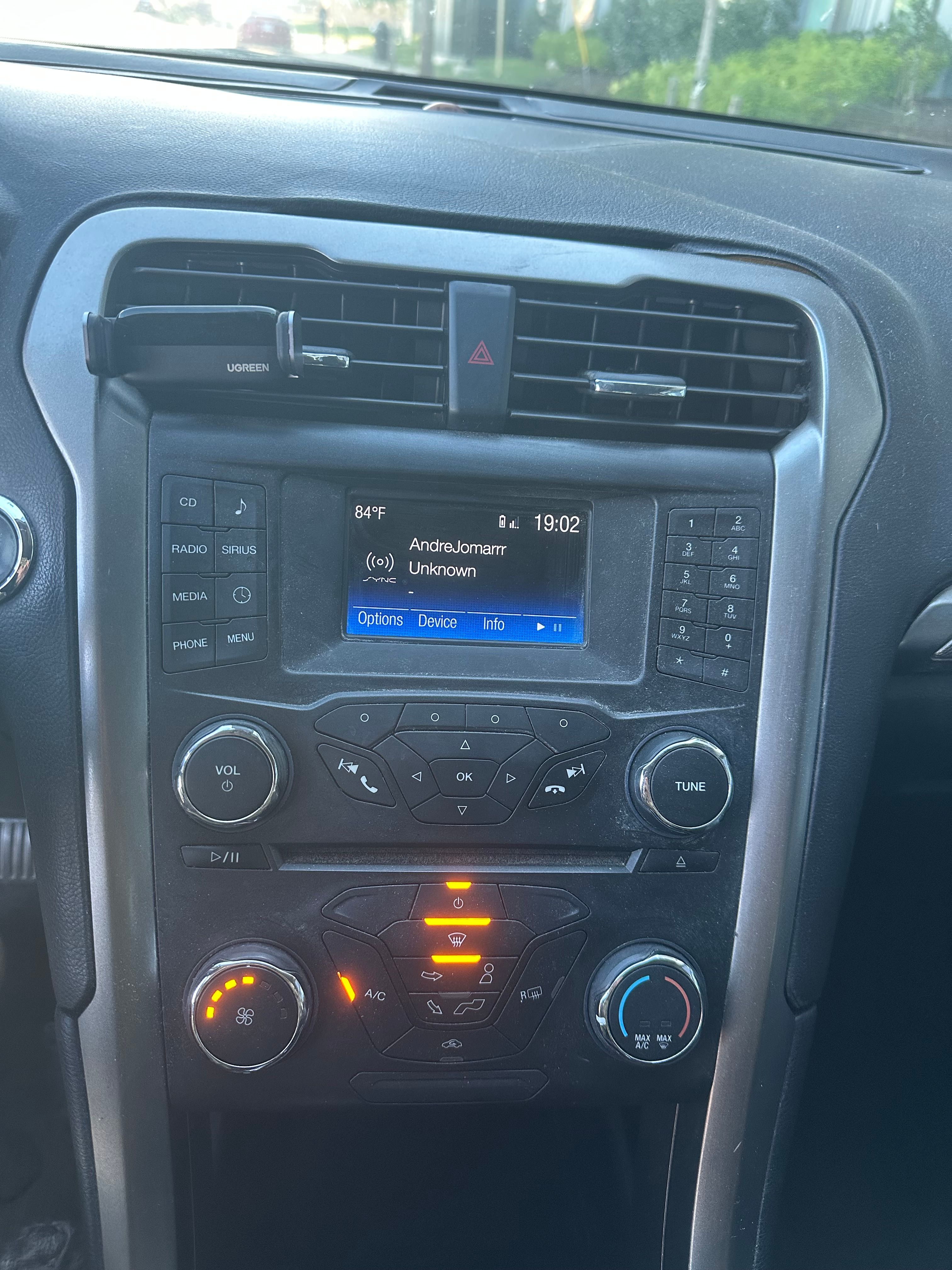 Used 2017 Ford Fusion SE FWD image 31