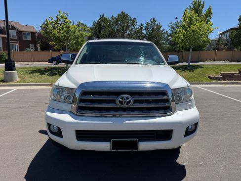 Used 2014 Toyota Sequoia Platinum w/ Preferred Accessory Package AWD/4WD image 2