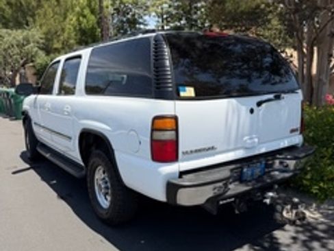 Used 2004 GMC Yukon XL 2500 SLT w/ Preferred Equipment Group AWD/4WD image 2