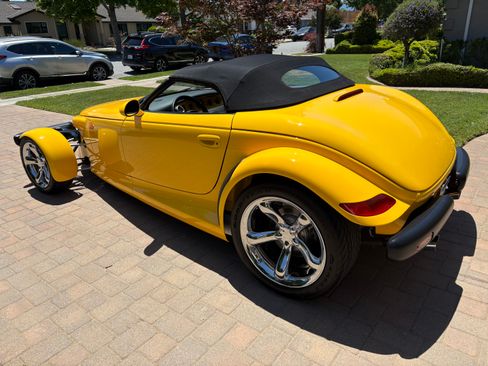 Used 2002 Chrysler Prowler RWD image 4