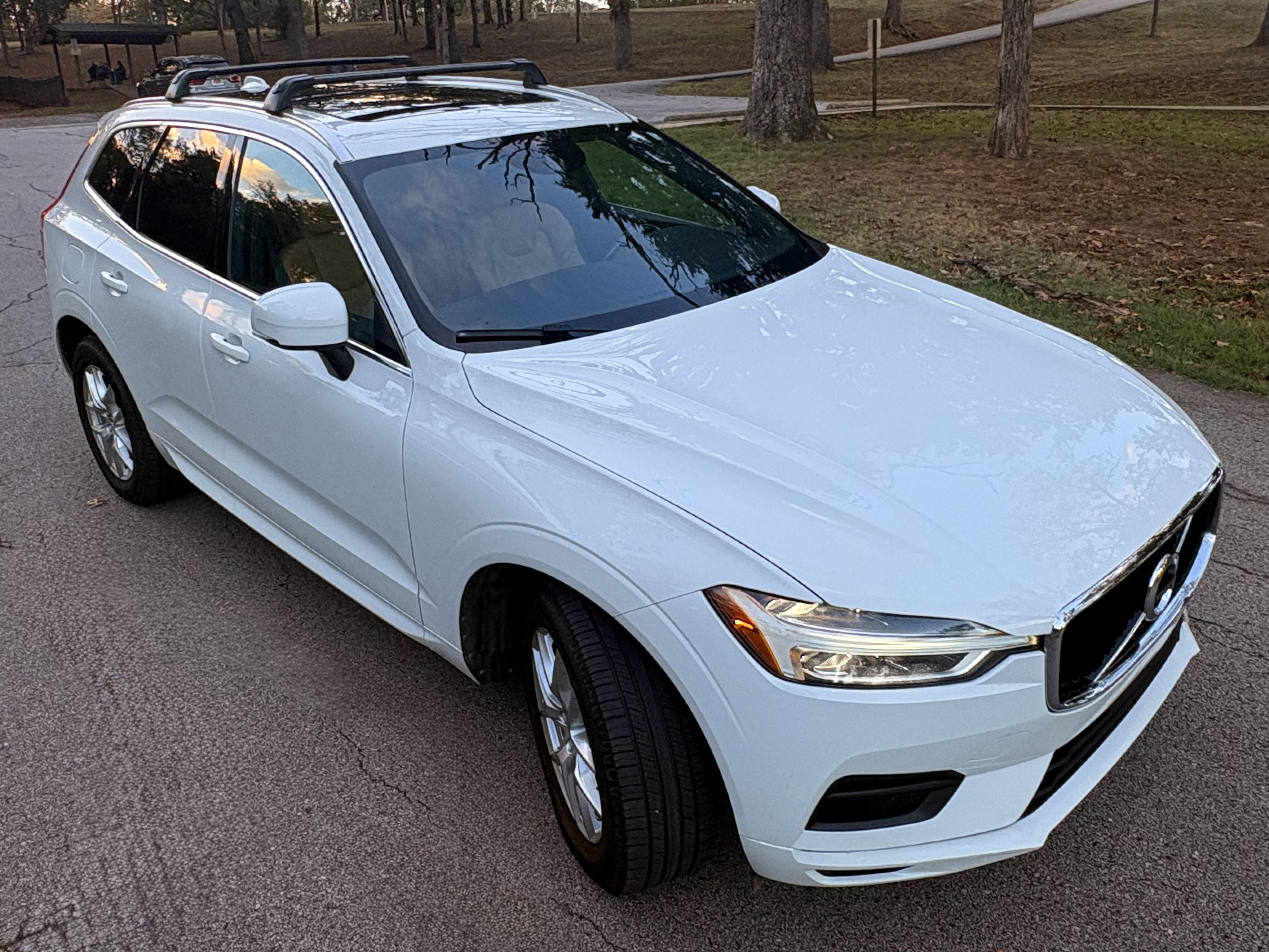 Used 2020 Volvo XC60 T5 Momentum AWD/4WD image 1