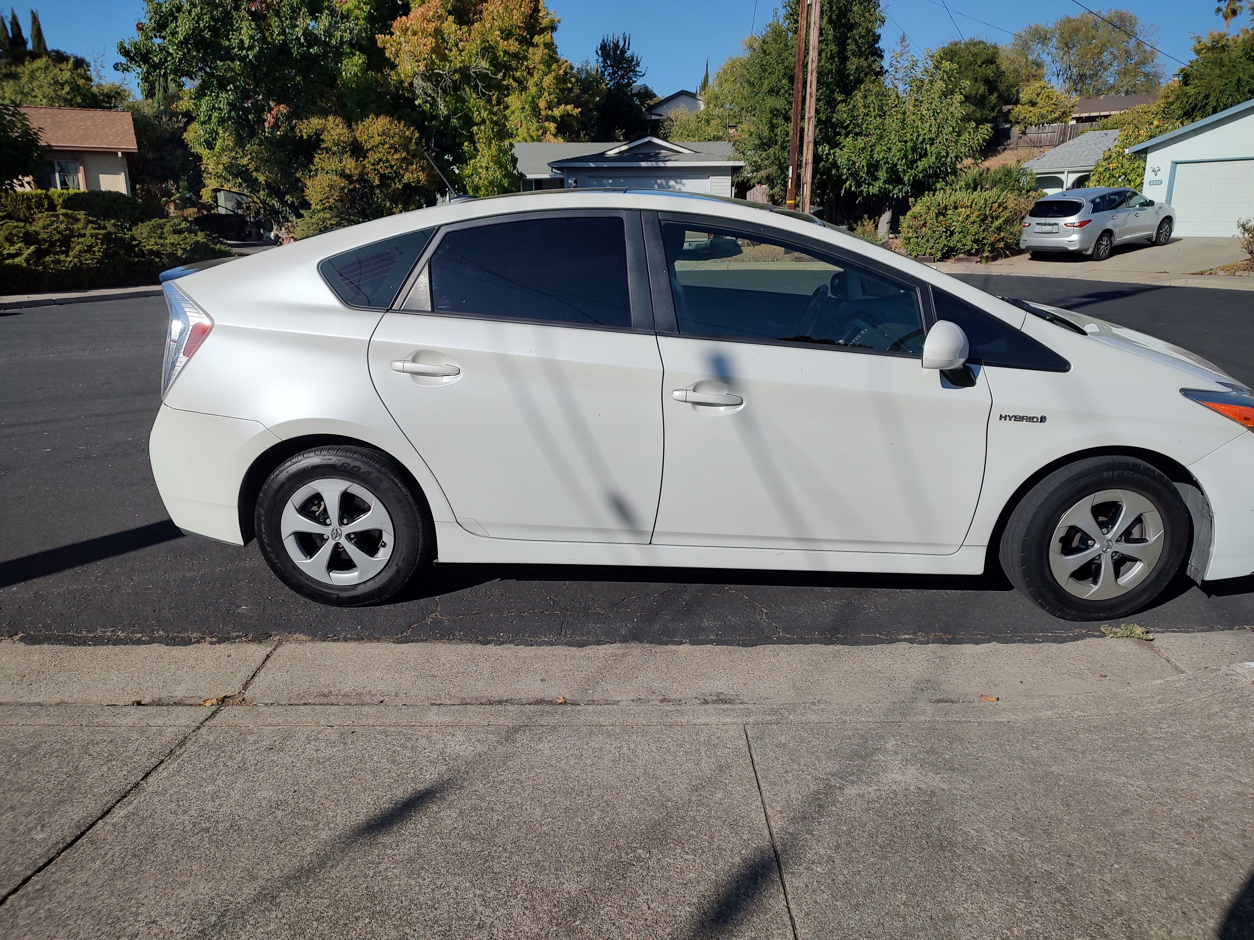 Used 2015 Toyota Prius Four w/ Deluxe Solar Roof Package FWD image 1