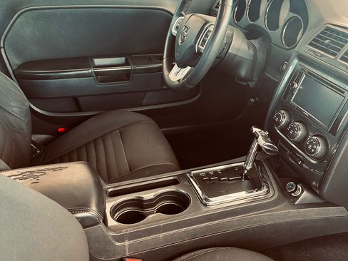 Used 2014 Dodge Challenger SXT image 11