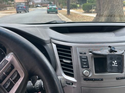 Used 2012 Subaru Outback 3.6R Limited w/ Moonroof Pkg image 9