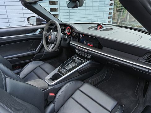 Used 2021 Porsche 911 Turbo S image 6