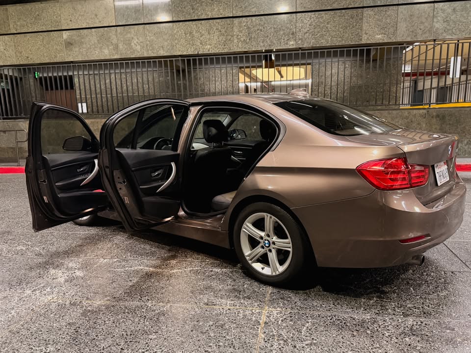 Used 2014 BMW 320i Sedan RWD image 5