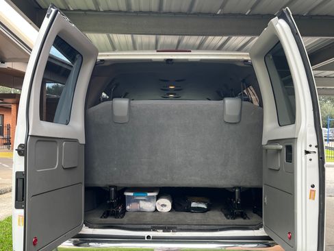 Used 2014 Ford E-350 and Econoline 350 XLT image 9