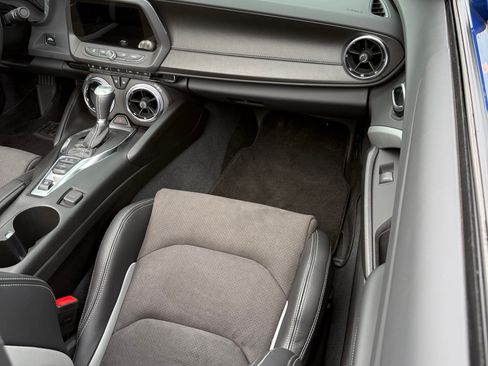 Used 2022 Chevrolet Camaro SS RWD image 9