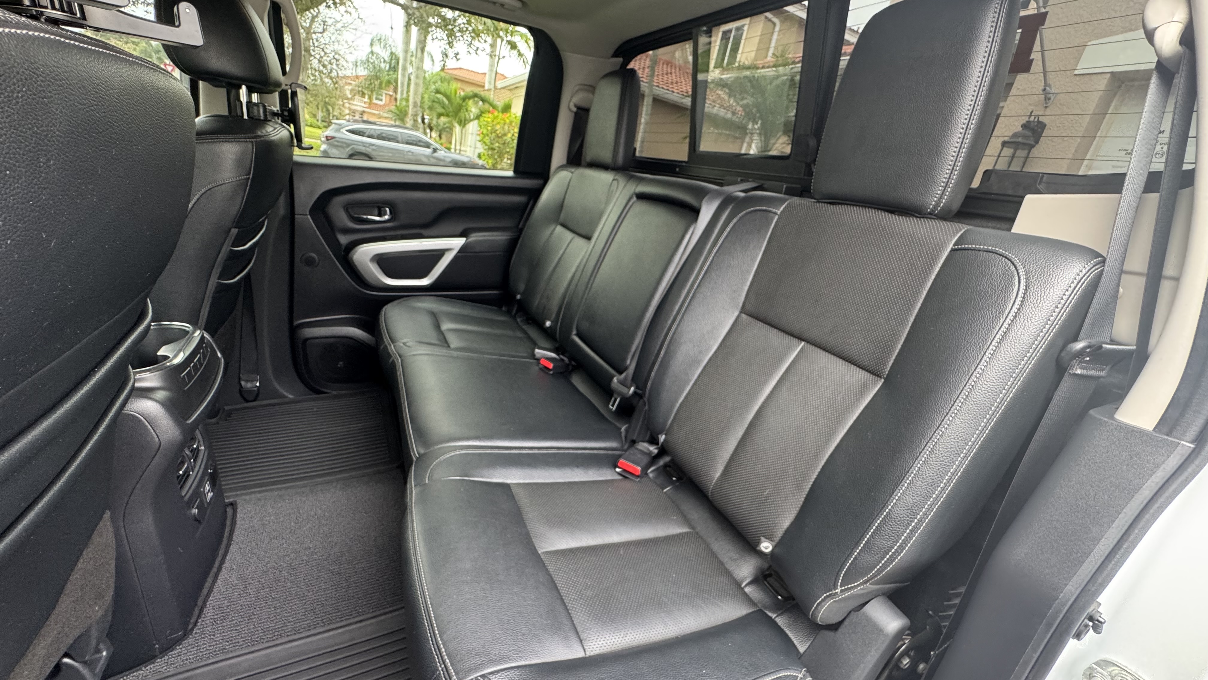 Used 2020 Nissan Titan SL w/ Moonroof Package AWD/4WD image 15