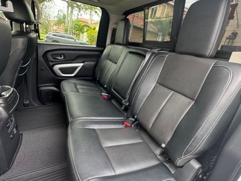 Used 2020 Nissan Titan SL w/ Moonroof Package AWD/4WD image 15