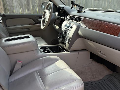 Used 2007 GMC Yukon XL SLT w/ SLT Preferred Equipment Group image 22