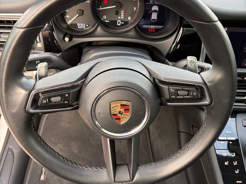 Used 2023 Porsche Macan Turbo image 13