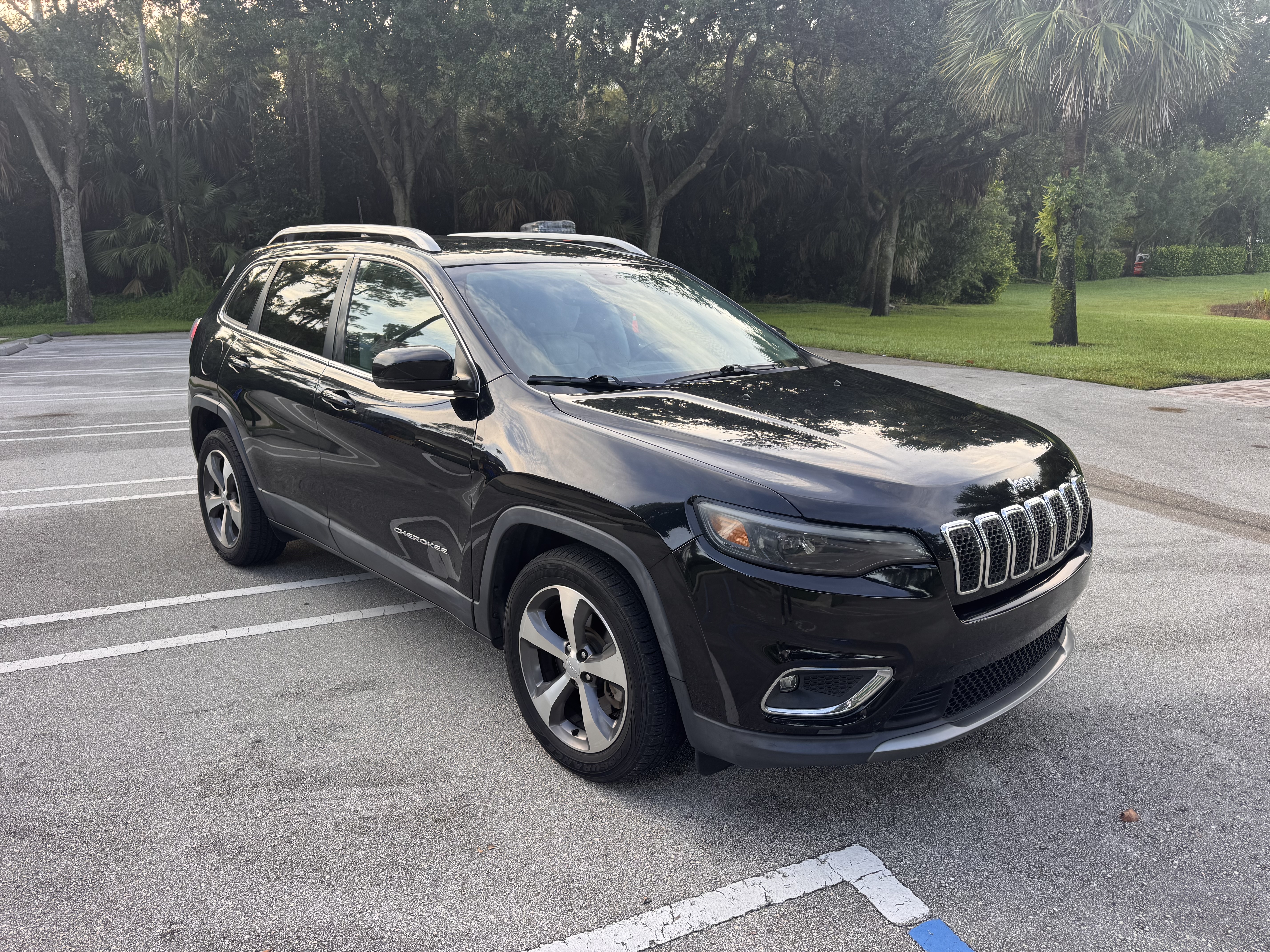 Used 2020 Jeep Cherokee Limited FWD image 1