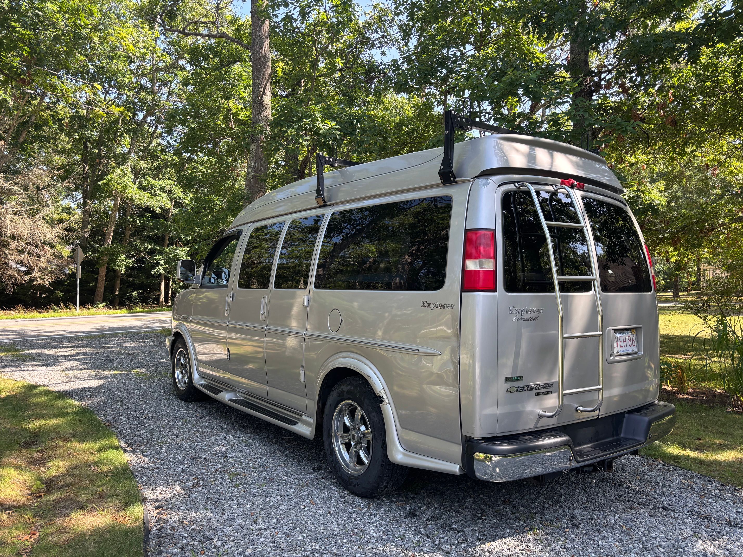 Used 2010 Chevrolet Express 1500 w/ Preferred Equipment Group RWD image 9