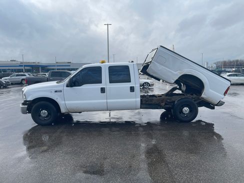 Used 2006 Ford F350 XL image 5