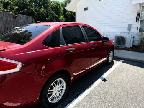 Used 2009 Ford Focus SE FWD image 8