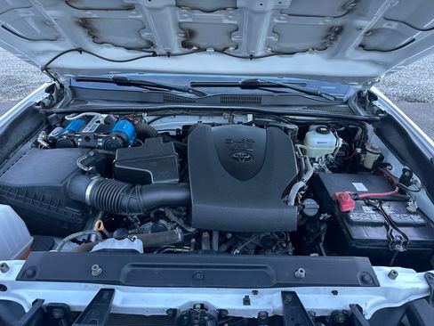 Used 2022 Toyota Tacoma TRD Off-Road image 25